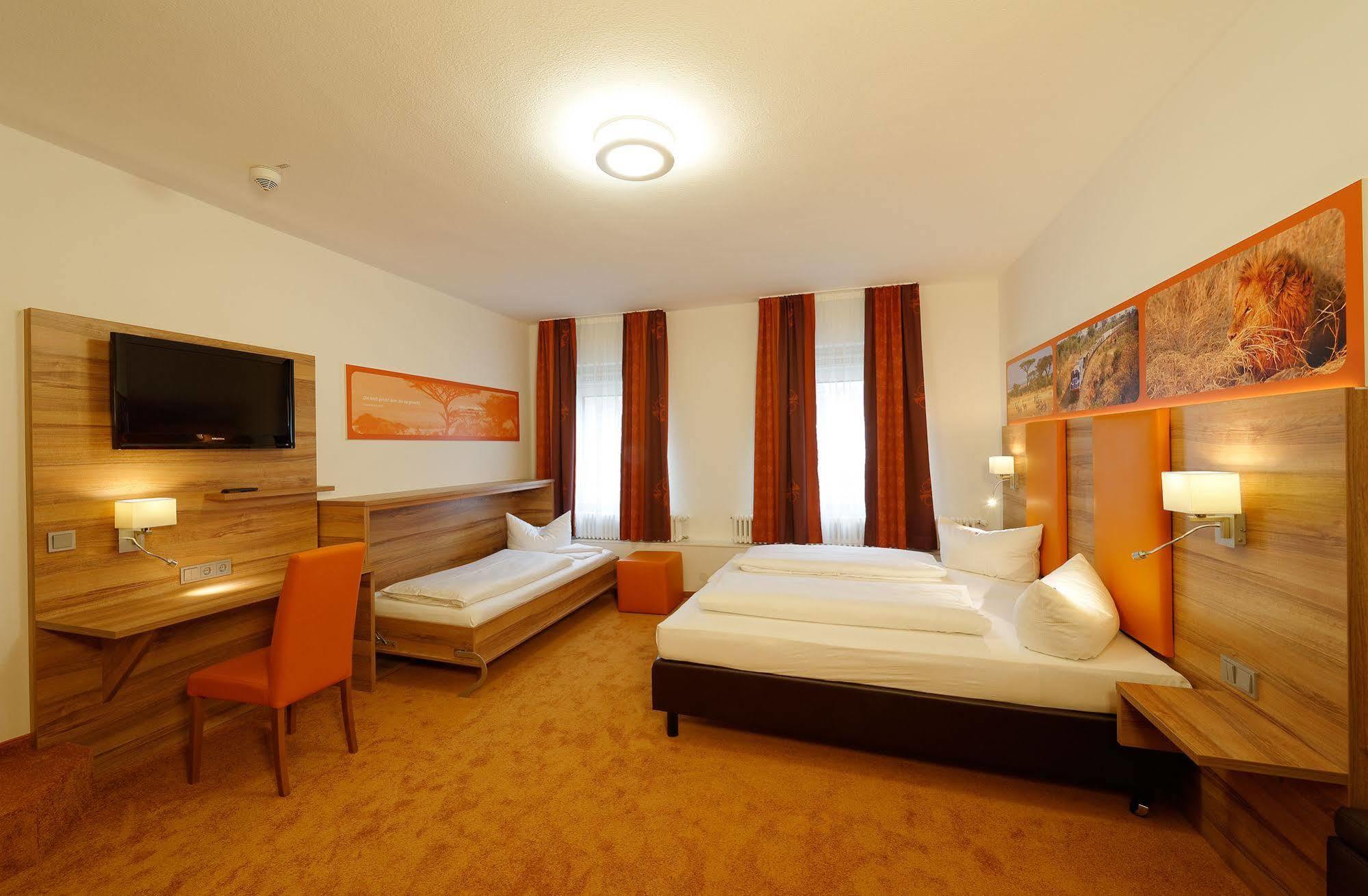 Hotel Zur Post Leipheim Exterior photo