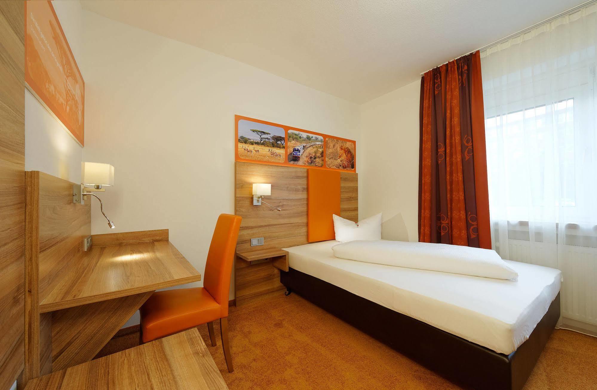 Hotel Zur Post Leipheim Exterior photo