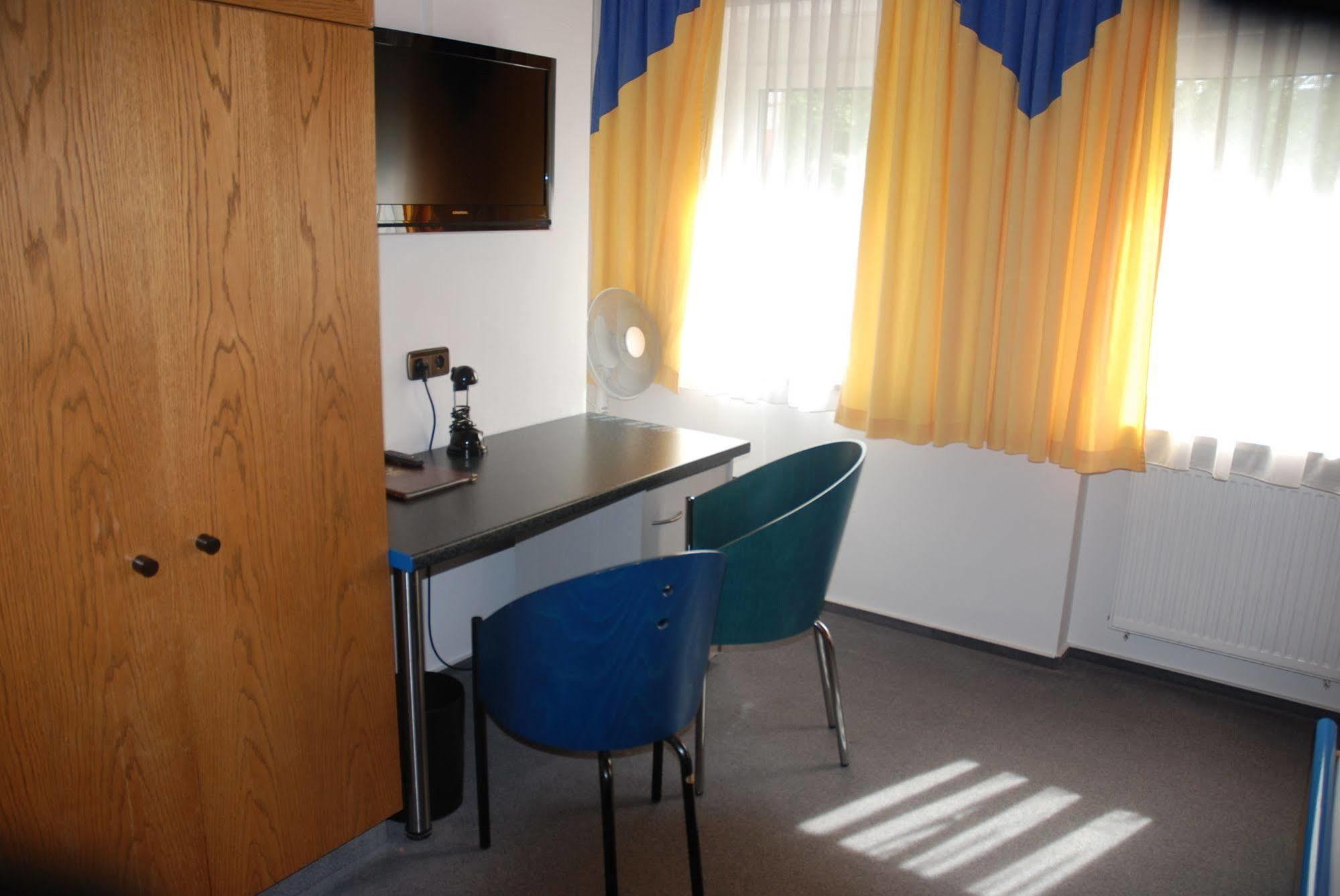 Hotel Zur Post Leipheim Exterior photo