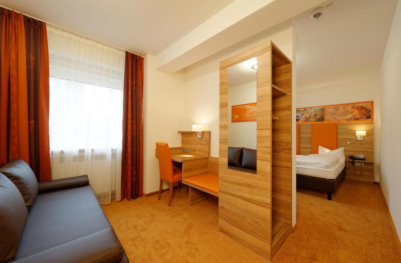 Hotel Zur Post Leipheim Exterior photo